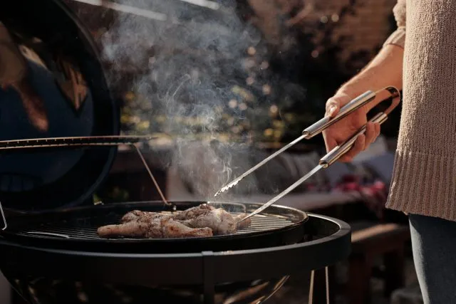Grill przenośny: Idealny wybór dla miłośników grillowania i podróży