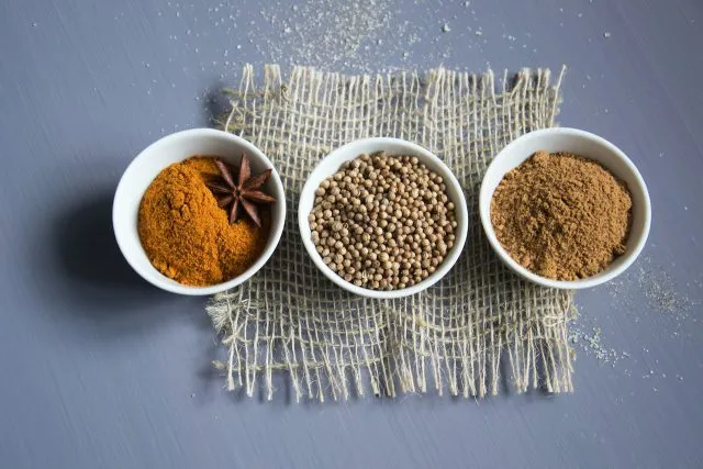 Garam Masala: Poznaj skład, pochodzenie i zastosowanie tej indyjskiej przyprawy